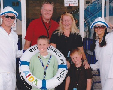 Kreuzfahrt-Expertin Christine Starmann mit Familie auf der AIDA