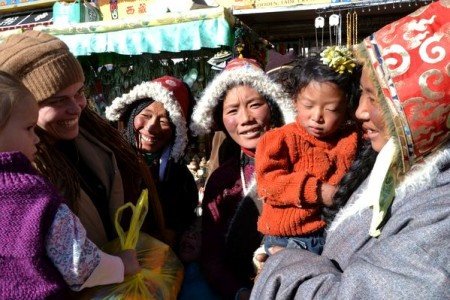 Im Gespräch mit tibetanischer Familie