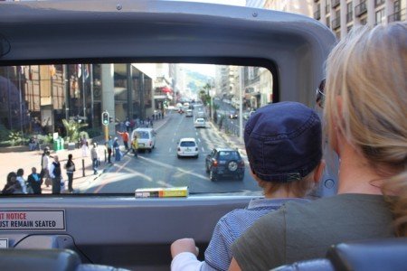 In der ersten Reihe: Entdeckertour mit dem Doppeldeckerbus durch Kapstadt © Kerstin In der ersten Reihe: Entdeckertour mit dem Doppeldeckerbus durch Kapstadt © Kerstin