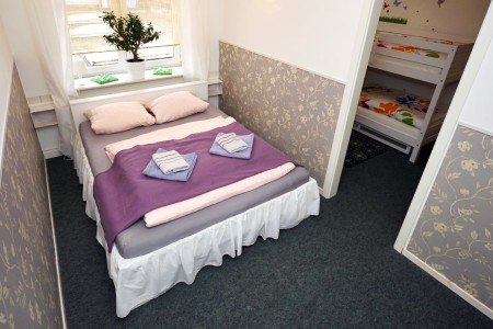 Familiensuite Garten Eden mit Elternschlafzimmer und Kinderzimmer mit Etagenbett
