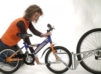 So wird die Tandemstange zwischen Kinderrad und Elternrad montiert © Followme So wird die Tandemstange zwischen Kinderrad und Elternrad montiert © Followme