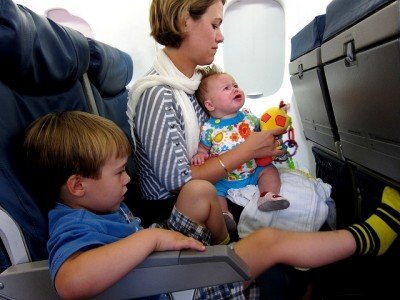 In der Economy Class haben Familien nichts zu lachen © FlickR/Lars Plougmann In der Economy Class haben Familien nichts zu lachen © FlickR/Lars Plougmann