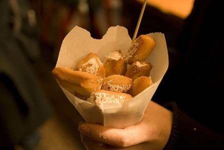 Leckereien müssen sein - hier auf dem Weihnachtsmarkt in Hannover © FlickR/Linda Hsu Leckereien müssen sein - hier auf dem Weihnachtsmarkt in Hannover © FlickR/Linda Hsu