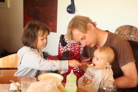 Auch die Kinder der Gastgeber (hier links) freuen sich über Besuch © Alexandra Frank Auch die Kinder der Gastgeber (hier links) freuen sich über Besuch © Alexandra Frank