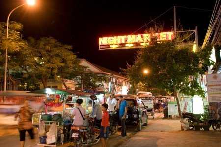Straßenküchen sind zum Entdecken ideal - hier auf dem Nachtmarkt von Siem Reap © Weltwunderer Straßenküchen sind zum Entdecken ideal - hier auf dem Nachtmarkt von Siem Reap © Weltwunderer