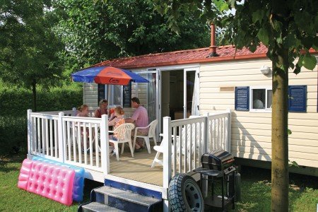 Mobilheim mit Veranda © Canvas Holidays Mobilheim mit Veranda © Canvas Holidays