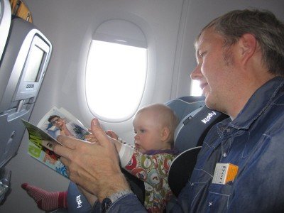 Bordmagazine sind auch für Babys interessant © KidsAway Bordmagazine sind auch für Babys interessant © KidsAway
