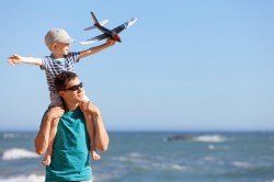 Familien wünschen beim Fliegen vor allem eines: Sicherheit für ihre Kinder