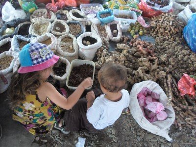 Die Reisehasen auf dem local market auf Sumatra Die Reisehasen auf dem local market auf Sumatra