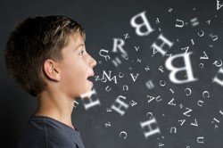 Mit einem kleinen Reisewortschatz knüpfen Kinder schneller Kontakte