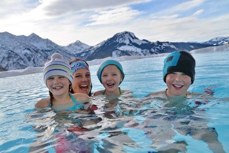 Outdoor-Pool vor einer Truamkulisse © Kinderhotel Oberjoch Outdoor-Pool vor einer Truamkulisse © Kinderhotel Oberjoch