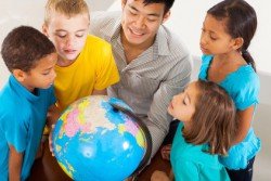 Kindern die Welt zeigen, das geht auch zu Hause