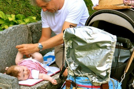 Wickeln unterwegs in anderen Ländern - gar nicht so schwierig! © Susanne Frank/Kidsontheroad.de Wickeln unterwegs in anderen Ländern - gar nicht so schwierig! © Susanne Frank/Kidsontheroad.de