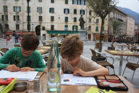 "Travelschooling" heißt es, wenn Kinder während einer Langzeitreise pauken müssen © family4travel "Travelschooling" heißt es, wenn Kinder während einer Langzeitreise pauken müssen © family4travel