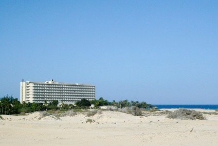 Pauschalhotel am Strand - mitten im Nichts © Flickr/Andy Mitchell Pauschalhotel am Strand - mitten im Nichts © Flickr/Andy Mitchell