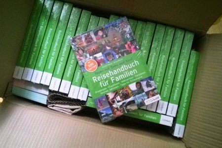 Ein Karton voller Reisehandbücher - habt ihr schon eins? Ein Karton voller Reisehandbücher - habt ihr schon eins?