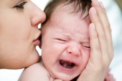 Schreibabys sind eine Herausforderung, vor allem im Urlaub