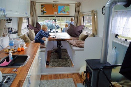 Fertig! So schick reist es sich im Bus der Travelfamily © travelfamily.de Fertig! So schick reist es sich im Bus der Travelfamily © travelfamily.de