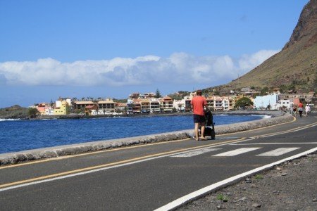 Mit dem Kinderwagen im Valle Gran Rey, La Gomera © Christoph Jost Mit dem Kinderwagen im Valle Gran Rey, La Gomera © Christoph Jost