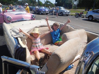 Spitze! Im Oldtimer-Cabriolet durch Havanna © KidsAway.de Spitze! Im Oldtimer-Cabriolet durch Havanna © KidsAway.de