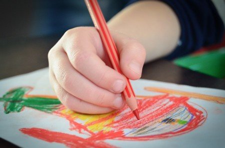 Kunst anschauen und Kunst schaffen, das geht bei Kindern Hand in Hand © Pixabay Kunst anschauen und Kunst schaffen, das geht bei Kindern Hand in Hand © Pixabay
