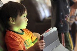 Im Urlaub am Tablet spielen - das ist bei Eltern heiß umstritten