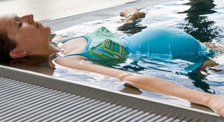 Wellness ist beim Babymooning lange nicht alles © Schwanger in der Therme von Thomas Pompernigg unter CC BY-SA 2.0 Wellness ist beim Babymooning lange nicht alles © Schwanger in der Therme von Thomas Pompernigg unter CC BY-SA 2.0