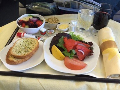 In der Business Class sieht das Essen toll aus. Aber auch in der Economy bekommt man so einiges © Pixabay In der Business Class sieht das Essen toll aus. Aber auch in der Economy bekommt man so einiges © Pixabay