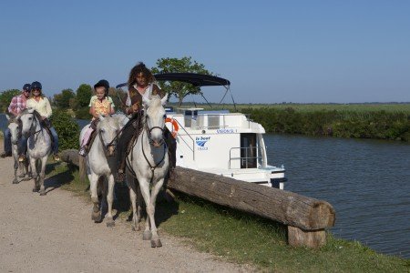 Familienurlaub – mal zu Wasser, mal hoch zu Ross! © Stuart Pierce Familienurlaub – mal zu Wasser, mal hoch zu Ross! © Stuart Pierce