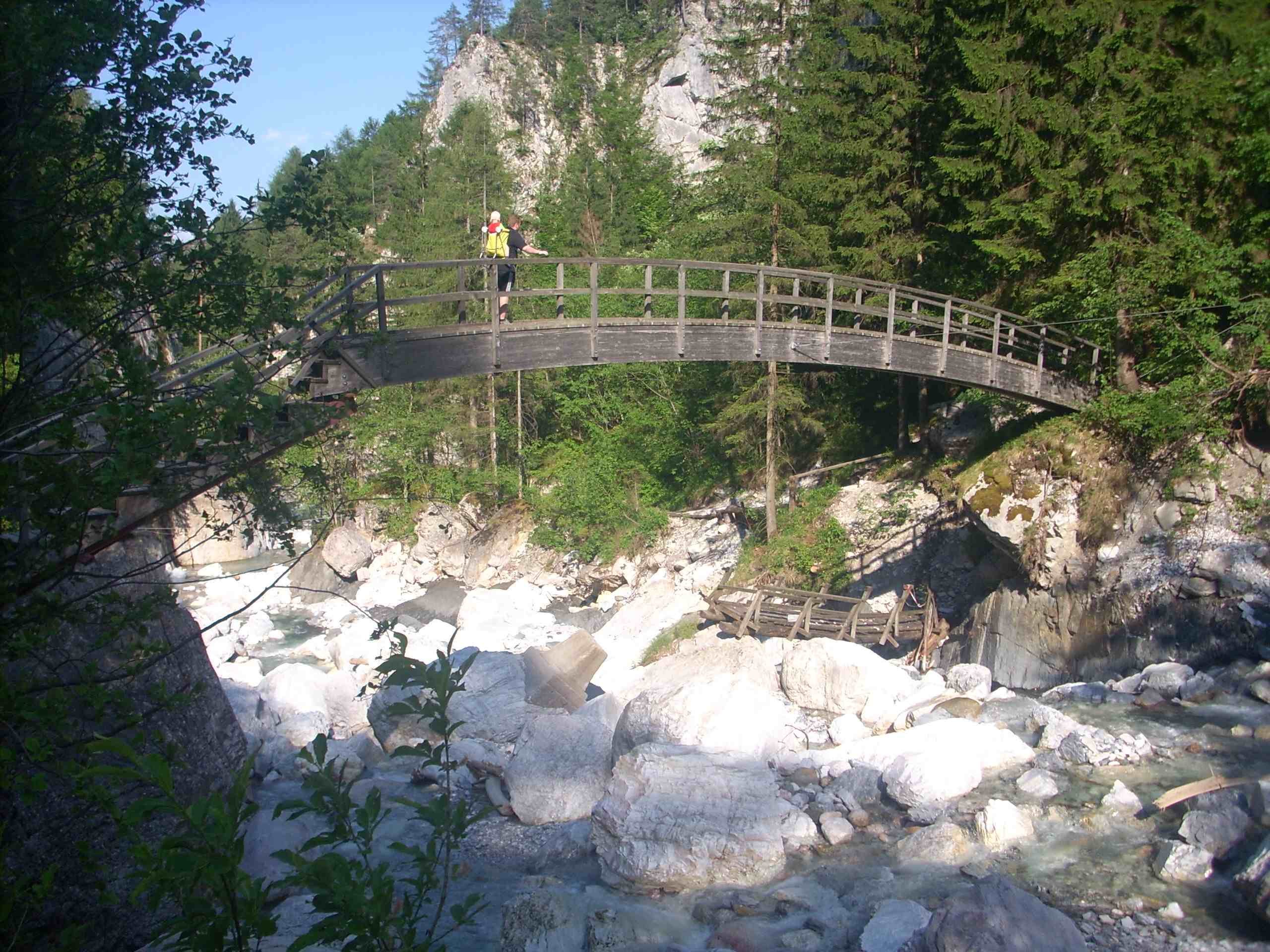 Wandern mit Baby in Rückentrage © Tina Wölfl