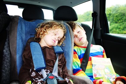 Lange Autofahrten sind für Kinder oft eine Qual.