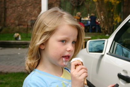 Hungrige Kinder quengeln auf langen Autofahrten © Irina Fischer/Fotolia.com