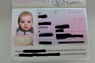 Auch Babys benötigen einen Reisepass mit Lichtbild