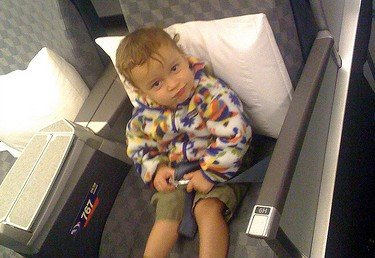 Beckengurte im Flugzeug sind für Kleinkinder gefährlich © rabble/Flickr