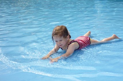 Kinder können auch in flachem Wasser ertrinken! © GordonGrand/Fotolia