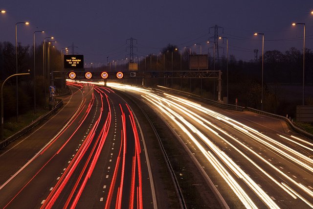 Clever - Nachts mit Kindern in den Urlaub fahren © FlickR/Highways Agency