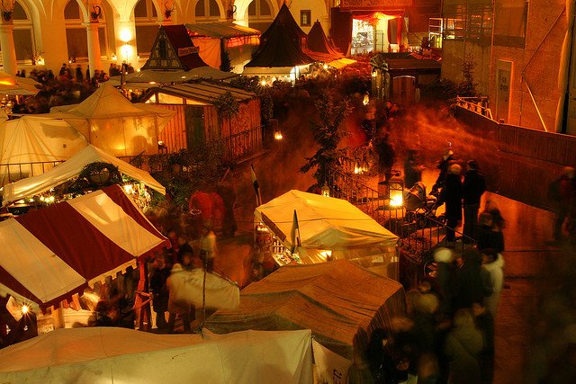 Ein wunderschöner Weihnachtsmarkt in Dresden ist auch im Stallhof am Schloss © FlickR/Paleontour Ein wunderschöner Weihnachtsmarkt in Dresden ist auch im Stallhof am Schloss © FlickR/Paleontour