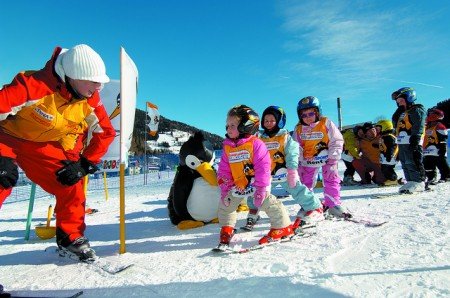 Familienfreundlich: Skischule auch für die Kleinsten © FlickR/badkleinkirchheim Familienfreundlich: Skischule auch für die Kleinsten © FlickR/badkleinkirchheim