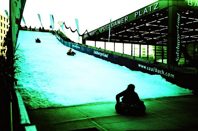 Die Winterwelt am Potsdamer Platz in Berlin - ein Hit für Kids © FlickR/Ijcybergal