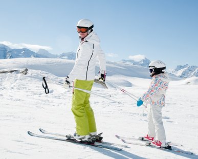 Skifahren lernt man auch von Papa oder Mama! © Gorilla - Fotolia.com