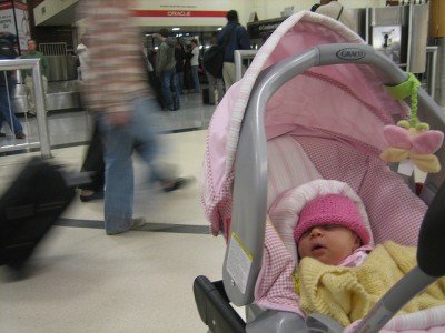 Viele Airlines kommen Eltern mit Babys gern entgegen © FlickR/chippenziedeutch Viele Airlines kommen Eltern mit Babys gern entgegen © FlickR/chippenziedeutch