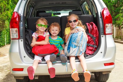 Reisen mit dem Auto - von vielen Familien bevorzugt © altanaka - Fotolia.com