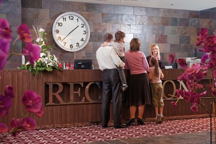 Ein schöner Hotelurlaub beginnt schon beim Einchecken © Roberts Ratuts - Fotolia.com