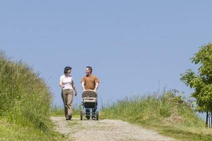 Ein Spaziergang während des Mittagsschlafs schenkt Zeit zu zweit © ARochau - Fotolia.com