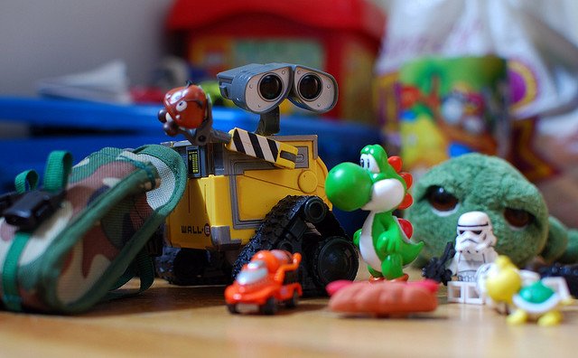 Viele kleine Spielsachen versüßen auch die längste Reise © FlickR/meddygarnet