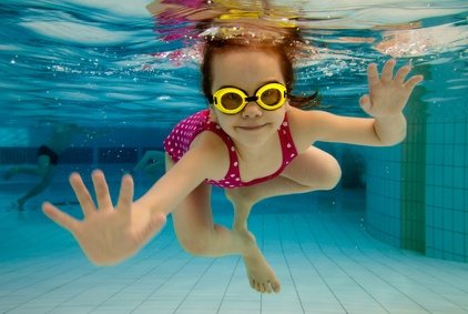 Wer schon schwimmen kann, ist klar im Vorteil © Anton Balazh - Fotolia.com