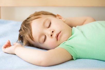 Ich bin so müüüde ... Jetlag ist für Kinder sehr anstrengend © Serhiy-Kobyakov - Fotolia.com