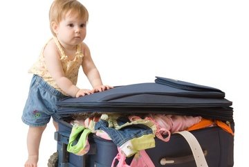 Kinder brauchen gar nicht so viel Gepäck, wie man denkt! © Anatoliy Samara - Fotolia.com