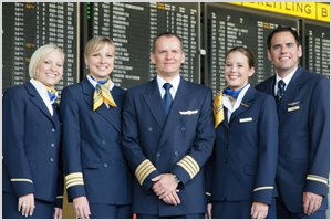 Psychologin Linda Föhrer und ihre "Crew" vertreiben die Flugangst © entspannt-fliegen.de Psychologin Linda Föhrer und ihre "Crew" vertreiben die Flugangst © entspannt-fliegen.de
