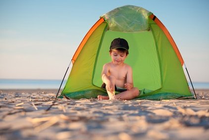 Niemals ohne Sonnenschutz am Strand! © levranii - Fotolia.com